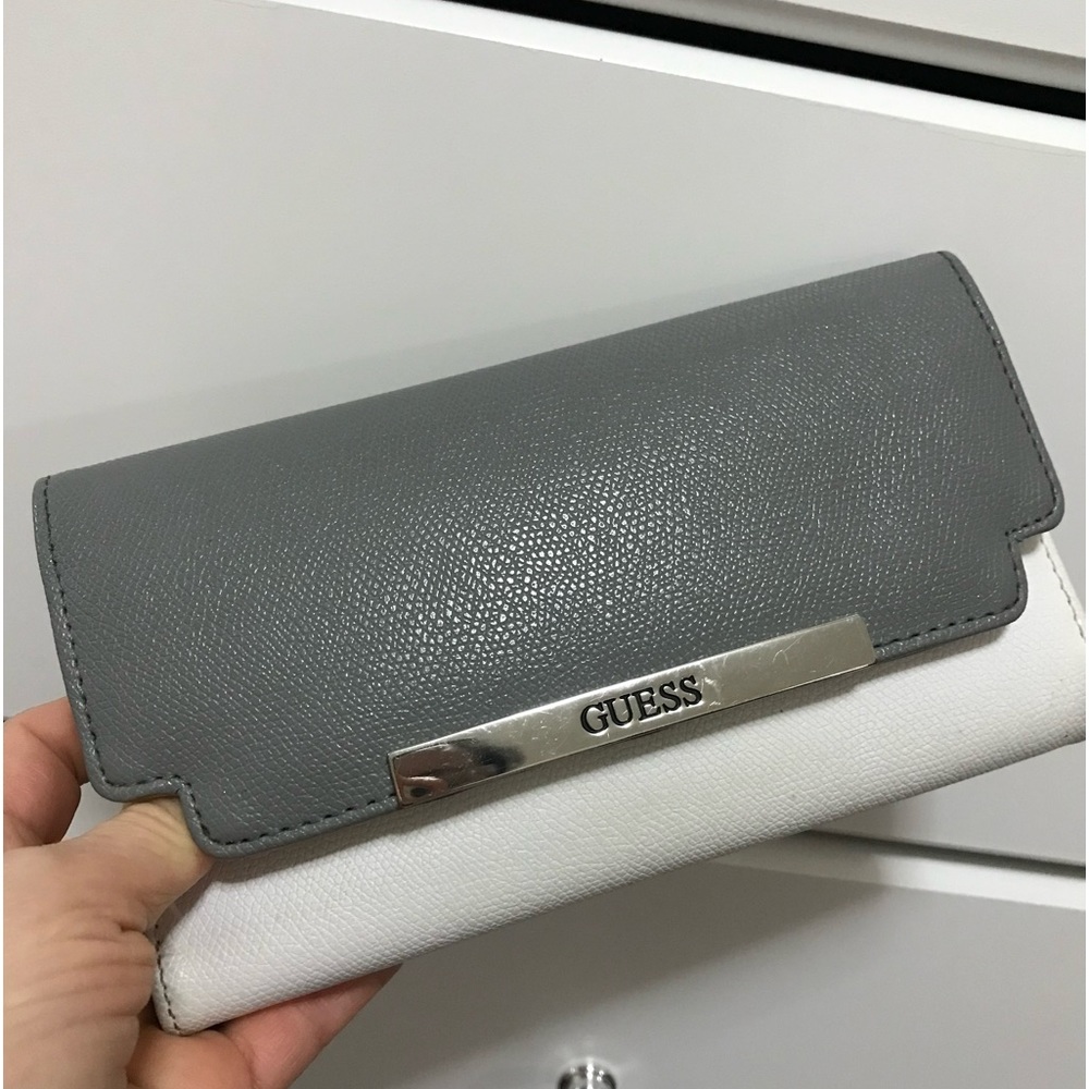 Guess Wallet Gray and White - Picture 2 of 12
